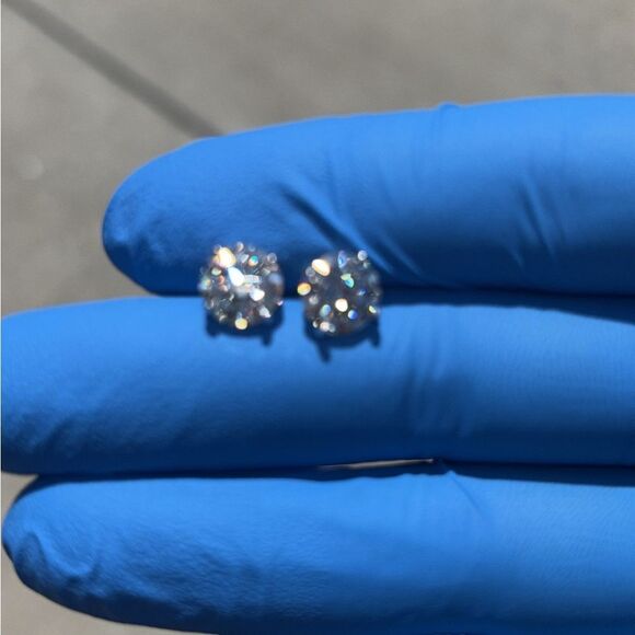 Moissanite Diamond Stud Earrings 2 Carats - Picture 3 of 4